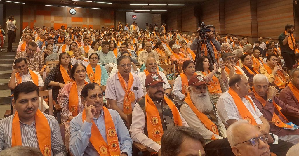 ભગવાન શ્રી રામના ૬૪ દિવ્ય ગુણો પર આધારિત ‘સર્વસ્વ શ્રીરામ’ ગ્રંથનું વિમોચન