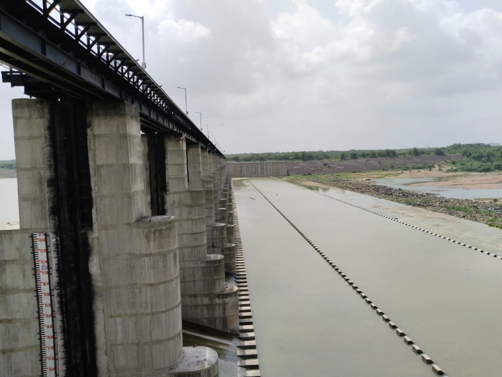 ગાંધીનગર નજીકના સંત સરોવરમાં ૪ યુવકો ડૂબ્યા, ૧નું મોત, ૩નો બચાવ