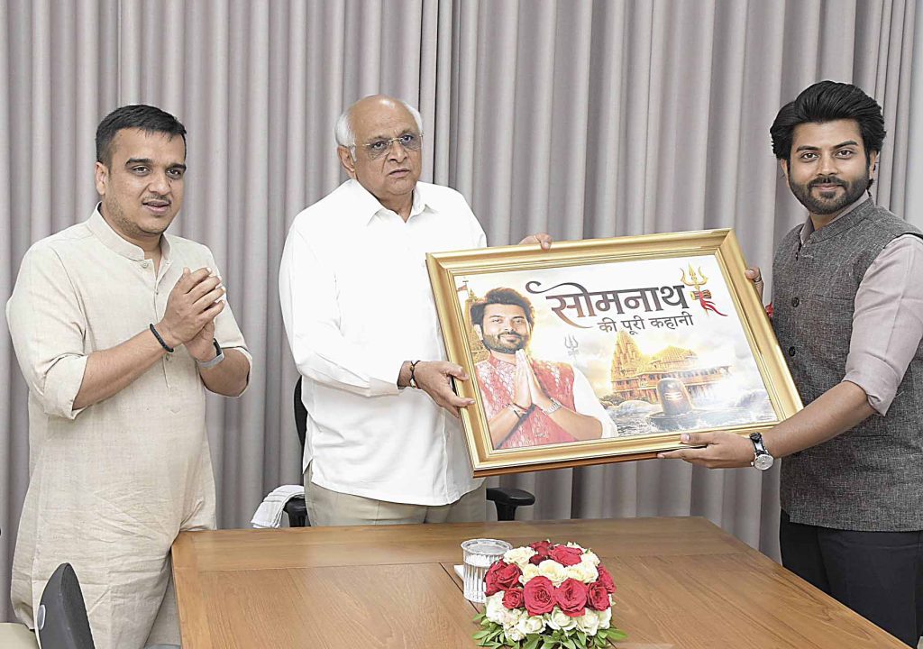 સોમનાથ મંદિરના અવિસ્મરણીય વારસાની ડોક્યુમેન્ટ્રી નિહાળતા મુખ્યમંત્રી...