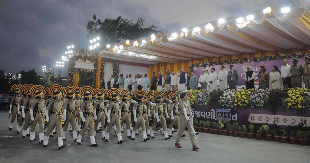 સુરતમાં બહાદુર જવાનોના દિલધડક મોટરસાયકલના સ્ટંટે સૌનું દિલ જીતી લીધું