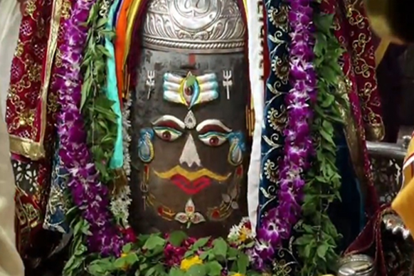 રામના નામના બેલ પત્ર સાથે બાબા મહાકાલનો ભવ્ય શણગાર, ભક્તોનો ઉમટ્યો