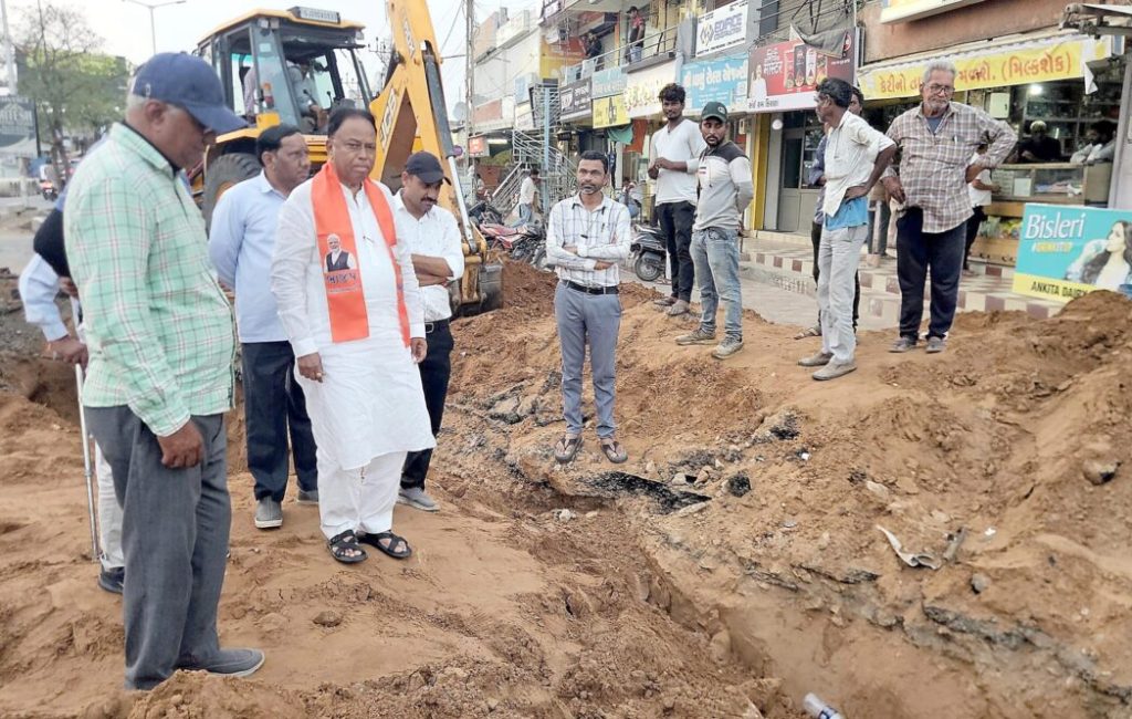 હિંમતનગરમાં ચાલી રહેલા કામોનું ધારાસભ્ય ઝાલાએ કર્યું નિરીક્ષણ કર્યું