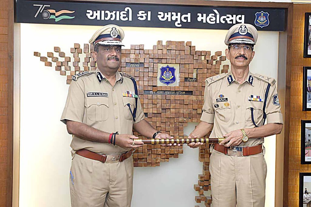 ઇન્ચાર્જ ડૉ. કે.એલ.એન. રાવ પાસેથી ગુજરાતના નવા DGP જી. એસ. મલિકે બેટન સ્વીકારી