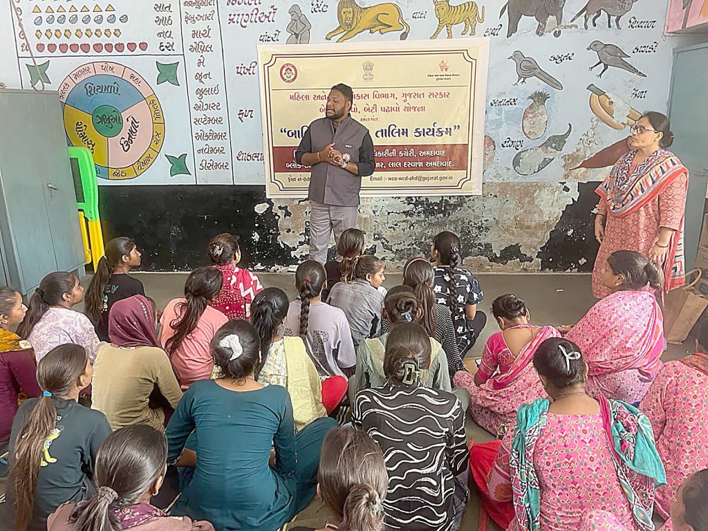 કુજાડ ગામ ખાતે દસ્ક્રોઈ સીટી અને ગ્રામ્ય ઘટકના બાલિકા પંચાયતના...