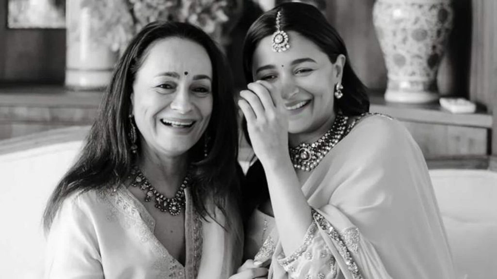 સોની રાઝદાન ભત્રીજાવાદના ટોણા પર બોલ્યા – આલિયા મહેશ ભટ્ટની પુત્રી છે… सोनी राजदान नेपोटिज्म के तानों पर बोलीं- महेश भट्ट की बेटी होना आलिया की गलती नहीं