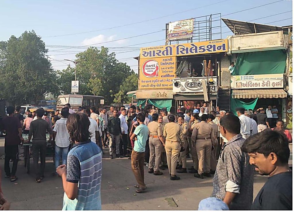 ઠક્કરબાપાનગરમાં AMC અને પોલીસનું મેગા ડ્રાઈવ