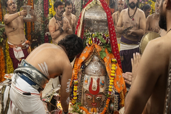 દેવશયની એકાદશી પર બાબા મહાકાલનું વૈષ્ણવ તિલક લગાવીને અદભૂત શણગાર, શિવ ચાર મહિના સુધી સૃષ્ટિનું સંચાલન કરશે