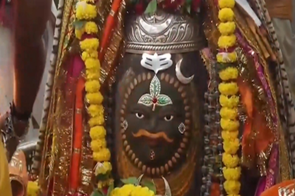 ભાંગ, ડ્રાયફ્રૂટ્સ અને ચંદનથી બાબા મહાકાલની દિવ્ય શણગાર, પવિત્ર ભસ્મ સાથે આરતી કરવામાં આવી