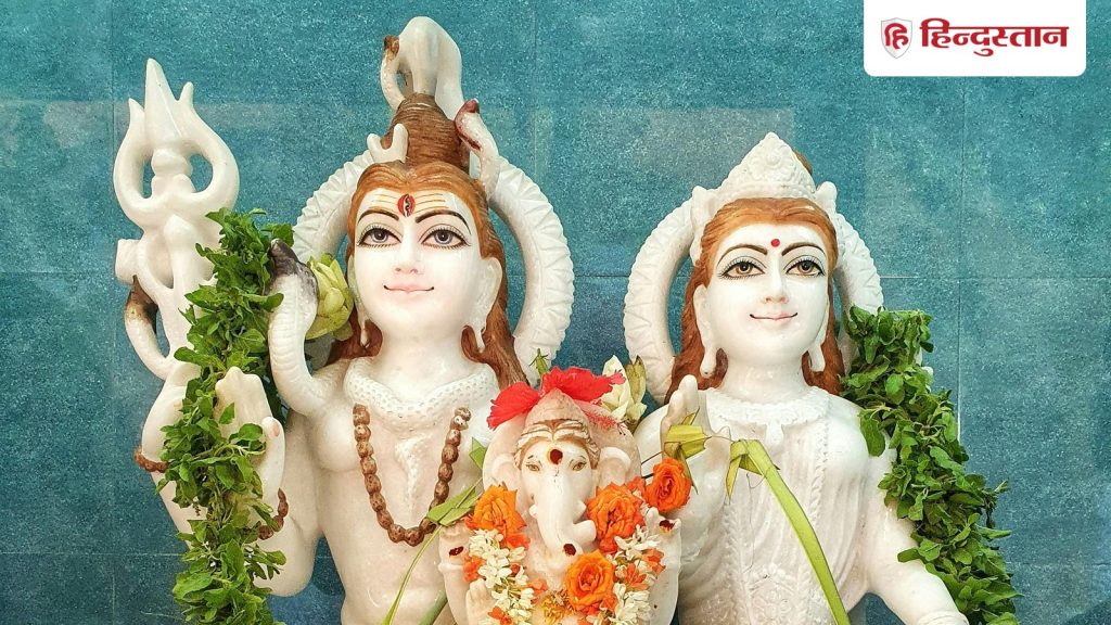 માસિક શિવરાત્રી પર કરો આ ઉપાયો, રહેશે સૌભાગ્ય અને સમૃદ્ધિ. मासिक शिवरात्रि पर करें ये उपाय, बना रहेगा सौभाग्य और समृद्धि