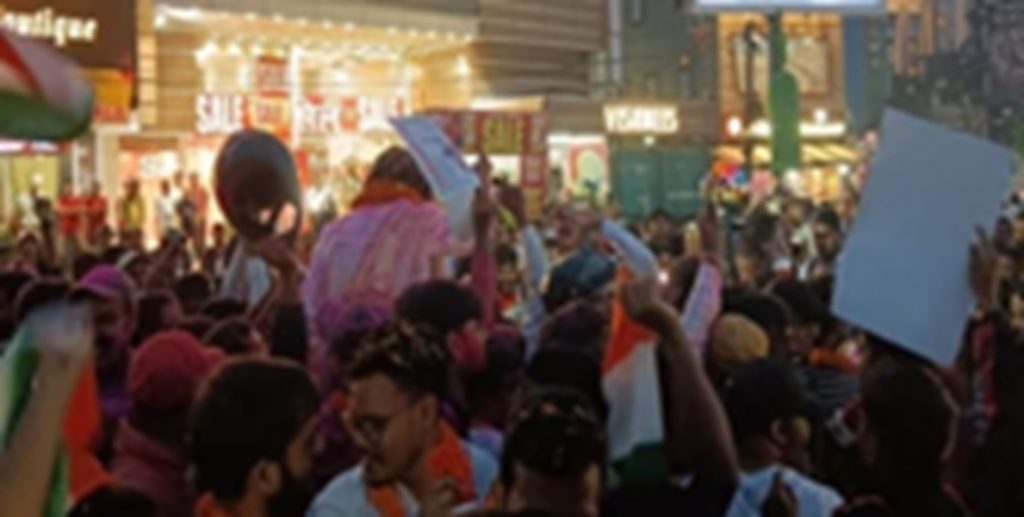 રાંચી: આંદોલન સમાપ્ત થયા પછી, હજારો વિદ્યાર્થીઓએ આલ્બર્ટ એક્કા ચોક ખાતે કૃતજ્ઞતા કૂચ, ઉજવણી કરી रांचीः आंदोलन पर विराम के बाद हजारों छात्रों ने निकाली आभार यात्रा, अल्बर्ट एक्का चौक पर जश्न