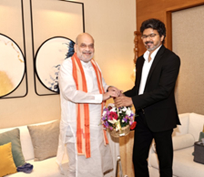 ગૃહમંત્રી અમિત શાહ ચેન્નાઈ પહોંચ્યા, દક્ષિણ ક્ષેત્રીય પરિષદની બેઠકની અધ્યક્ષતા કરશે चेन्नई पहुंचे गृह मंत्री अमित शाह, दक्षिणी क्षेत्रीय परिषद की बैठक की करेंगे अध्यक्षता