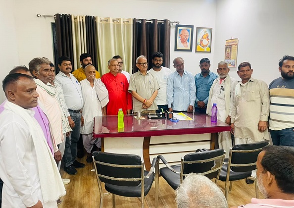 ધારાસભ્ય ડૉ. સુભાષ ગર્ગે મ્યુનિસિપલ ચૂંટણી અંગે કાર્યકરો પાસેથી અભિપ્રાય મેળવ્યા હતા. नगर निकाय चुनावों को लेकर विधायक डॉ. सुभाष गर्ग ने कार्यकर्ताओं से की राय शुमारी