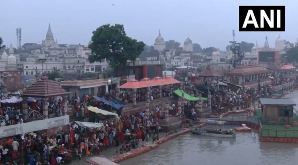 રક્ષાબંધન અને સાવન પૂર્ણિમા પર આસ્થાનો મહાકુંભઃ અયોધ્યામાં રામલલા માટે બહેન શાંતાની રાખડી,… रक्षाबंधन और सावन पूर्णिमा पर आस्था का महाकुंभ : अयोध्या में रामलला के लिए बहन शांता की राखी,...