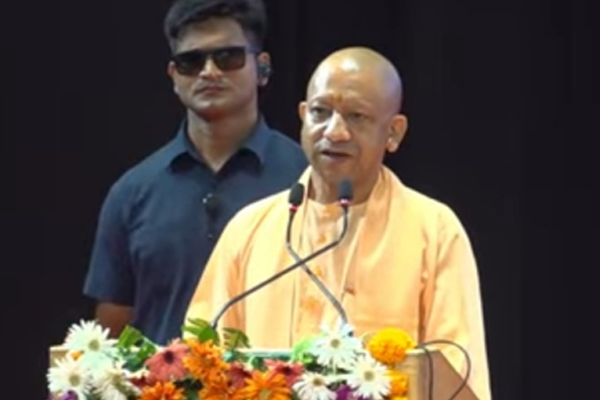 UP: CM યોગીએ કરી જાહેરાત, આગામી છ મહિનામાં વધુ એક લાખ યુવાનોને નોકરી આપશે यूपी : CM योगी का ऐलान, अगले छह महीने में एक लाख और युवाओं को देंगे नौकरी