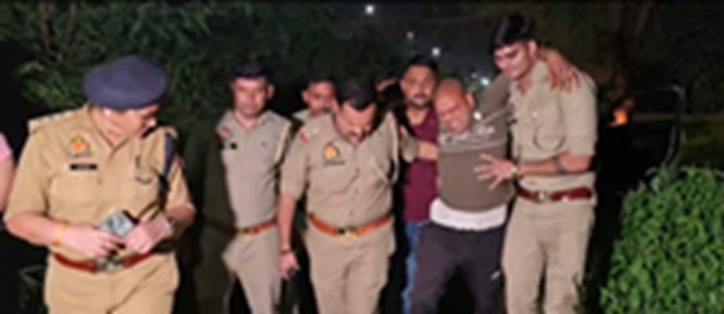 उत्तर प्रदेश: हापुड़ पुलिस ने गौरव हत्याकांड में 25 हजार के इनामी को मुठभेड़ के बाद किया...