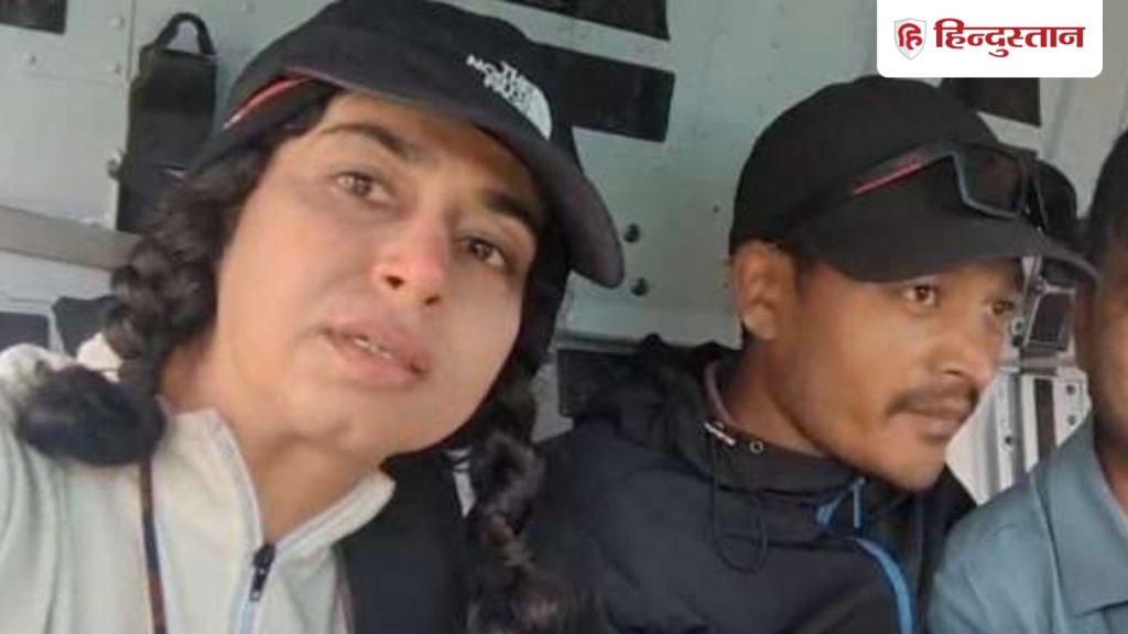 'सबको लगा मैं बाढ़ में बह गई...' 72 घंटे नेपाल में पहाड़ पर फंसी महिला की कहानी