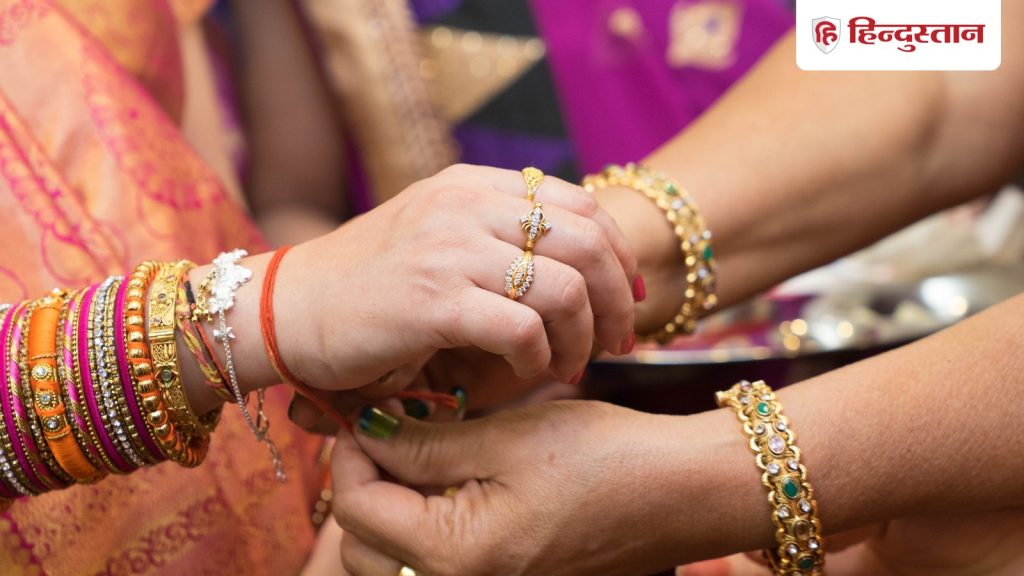રક્ષાબંધન કથાઃ રક્ષાબંધનની કથા રાજા બલિના દાનની કથા સાથે પણ જોડાયેલી છે. Raksha Bandhan katha: राजा बलि की दानवीरता की कहानी से भी जुड़ी है रक्षा बंधन की कहानी