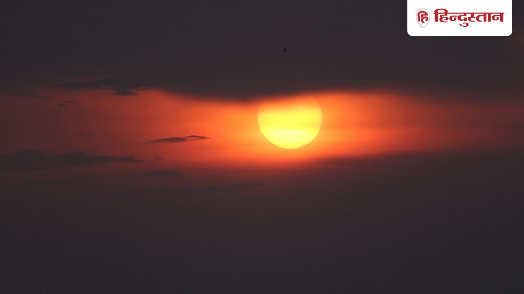 Surya grahan: मेष राशि पर सूर्य ग्रहण का क्या रहेगा असर, शानि साढ़ेसाती भी है...