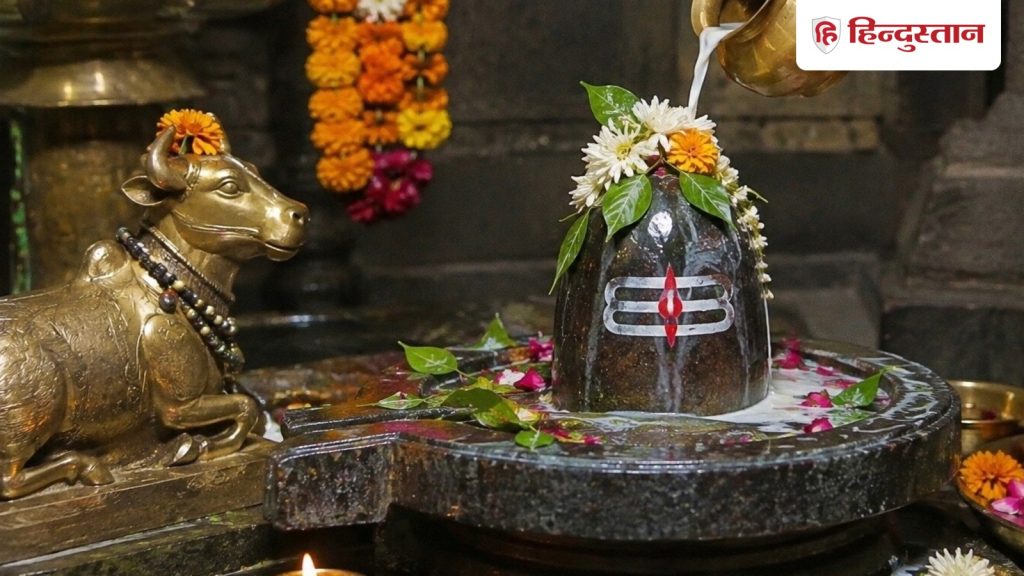 शिवजी को क्यों चढ़ाए जाते हैं आक, धतूरा और भांग? जानें शिवपुराण में छिपी वजह