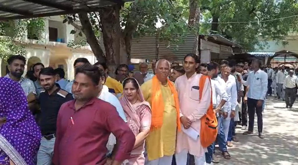 बहरोड़ नगर निकाय चुनाव : नामांकन के अंतिम दिन कचहरी परिसर में उमड़ा जनसैलाब