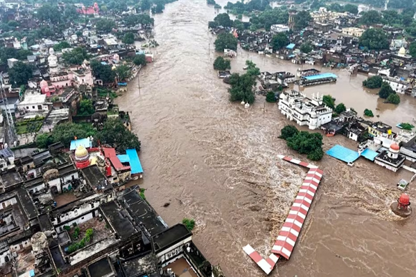 મધ્યપ્રદેશ: ચિત્રકૂટમાં મંદાકિની; 1,438 લોકોને સુરક્ષિત રીતે બહાર કાઢવામાં આવ્યા હતા मध्य प्रदेश: चित्रकूट में उफान पर मंदाकिनी; 1,438 लोगों को सुरक्षित निकाला गया
