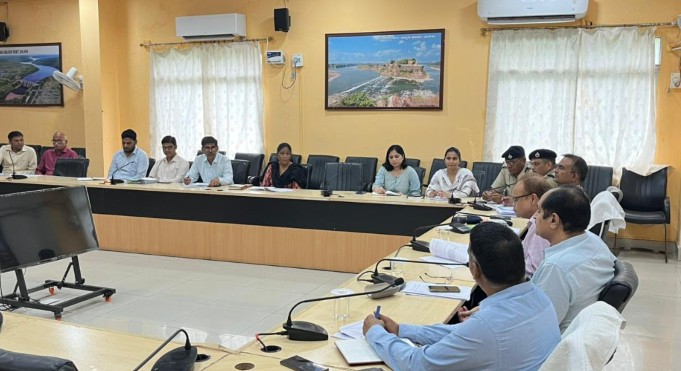 નગરપાલિકાની ચૂંટણીઓ, EVM સુરક્ષા અને વિશેષને લઈને વહીવટીતંત્ર એલર્ટ… नगरीय निकाय चुनाव को लेकर प्रशासन अलर्ट, ईवीएम सुरक्षा और संवेदनशील मतदान केंद्रों पर विशेष...