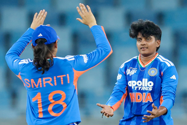 ICC T20 રેન્કિંગઃ શ્રી ચરાણી ટોચ પર છે, દીપ્તિ શર્માને ફાયદો થયો છે आईसीसी टी20 रैंकिंग: श्री चरणी शीर्ष पर बरकरार, दीप्ति शर्मा को फायदा