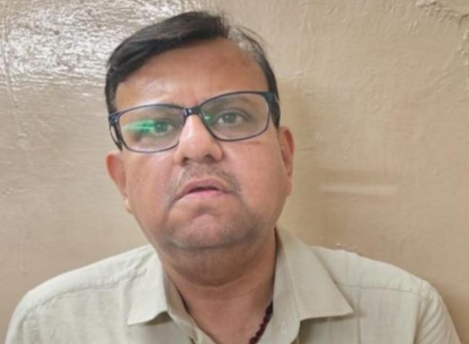 गुजरात: ज्वेलर को कथित निवेश योजना के आरोप में गिरफ्तार किया गया गुजरात: ज्वेलर को कथित निवेश योजना के आरोप में गिरफ्तार किया गया