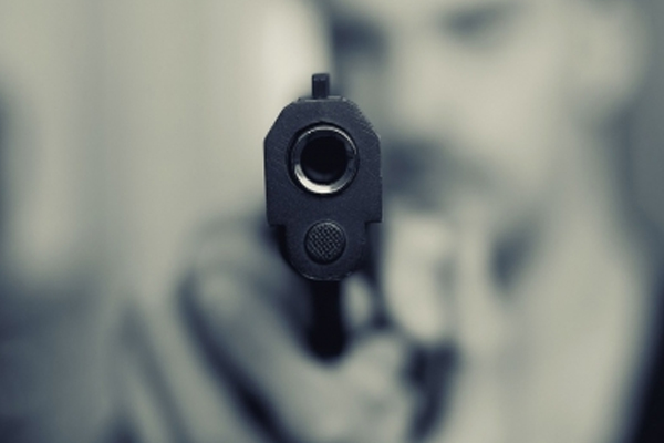 આસામમાં પોલીસકર્મીએ AK-47થી પોતાના સાથીદારો પર ગોળીબાર કર્યો, બે પોલીસકર્મીઓના મોત, બે ઘાયલ असम में पुलिसकर्मी ने साथियों पर एके-47 से चलाई गोलियां, दो पुलिसकर्मियों की मौत, दो घायल