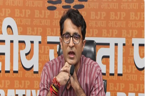 રામ મંદિરના પહેલા CEOની નિમણૂક પર કોંગ્રેસના સવાલો પર ભાજપનો હુમલો, ‘આ સેના પ્રત્યેનો અનાદર છે. राम मंदिर के पहले CEO की नियुक्ति पर कांग्रेस के सवालों को लेकर भाजपा का हमला, 'यह सेना के प्रति...