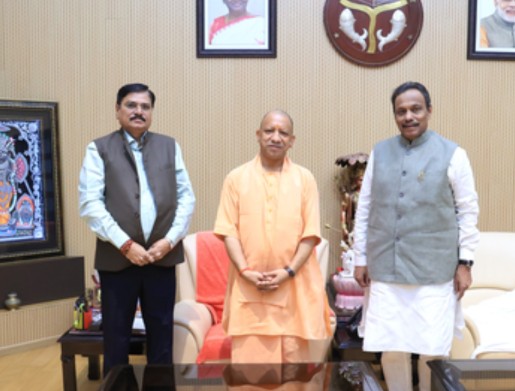 વિનોદ તાવડેએ UPની ચૂંટણી કમાન સંભાળી, CM યોગી સાથેની બેઠકમાં 2027ની રણનીતિ પર વિચારણા विनोद तावड़े ने संभाली यूपी की चुनावी कमान, सीएम योगी से मुलाकात में 2027 की रणनीति पर मंथन