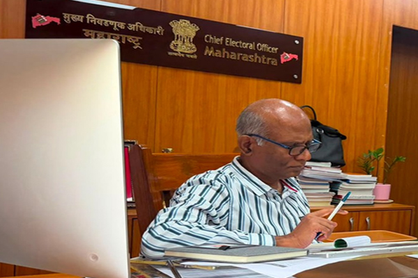 SIR પર મહારાષ્ટ્રના CEOનું નિવેદનઃ 2.07 કરોડ મતદારોના નામ કાયમ માટે કાઢી નાખવામાં આવ્યા નથી एसआईआर पर महाराष्ट्र के सीईओ का बयान: 2.07 करोड़ मतदाताओं के नाम स्थायी रूप से नहीं हटाए गए