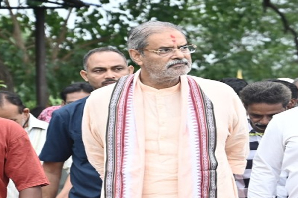 ઓડિશામાં ખાતરના કાળાબજાર પર કાર્યવાહી તીવ્ર, 11,684 દુકાનો પર દરોડા ओडिशा में उर्वरक की कालाबाजारी पर कार्रवाई तेज, 11,684 दुकानों पर छापेमारी