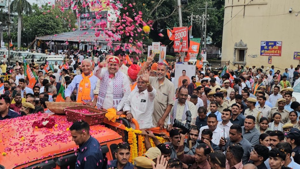 उदयपुर में मुख्यमंत्री भजनलाल शर्मा के रोड शो : श्यामा प्रसाद मुखर्जी को नमन कर साधा मिशन 60 प्लस