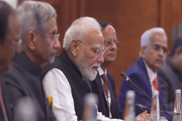 PM મોદી અને રાષ્ટ્રપતિ જિનપિંગ વચ્ચે બ્રિક્સ સમિટની બાજુમાં ઉચ્ચ સ્તરીય વાતચીત ब्रिक्स समिट से इतर पीएम मोदी और राष्ट्रपति जिनपिंग के बीच उच्चस्तरीय वार्ता