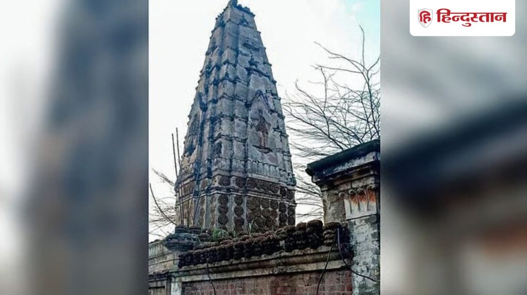 पाकिस्तान में 100 साल पुराना मंदिर गिराने पर बवाल, सरकार ने कहा- बारिश की वजह...