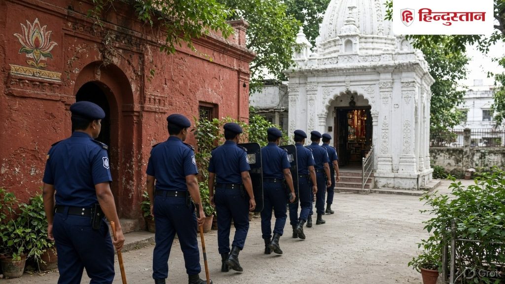 बांग्लादेश में दुर्गा पूजा से पहले बवाल, हिंदू मंदिर में तैयार की जा रही 7...